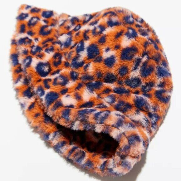 UO Women's Knox Leopard Printed Faux Fur‎ Bucket - Picture 2 of 3